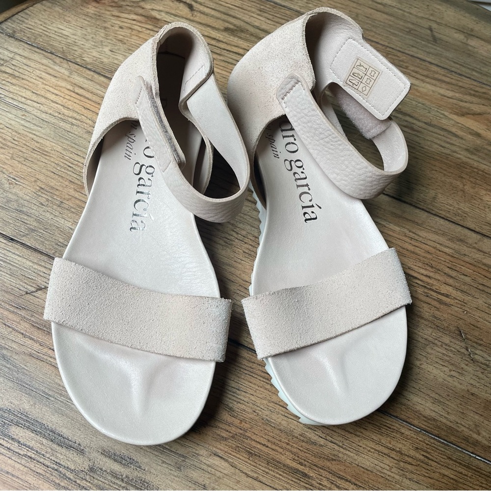 Pedro Garcia Jenile Ankle Strap Sandals Nude Suede 39